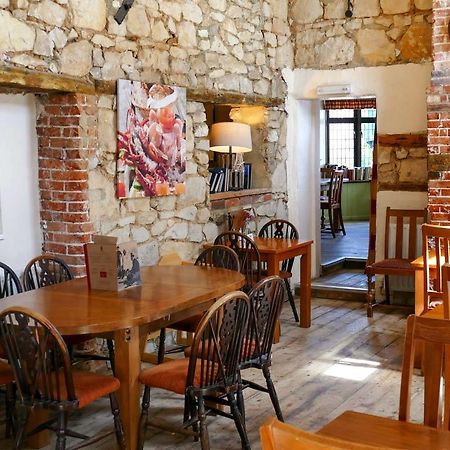 The Crab And Lobster Inn Бембридж Экстерьер фото