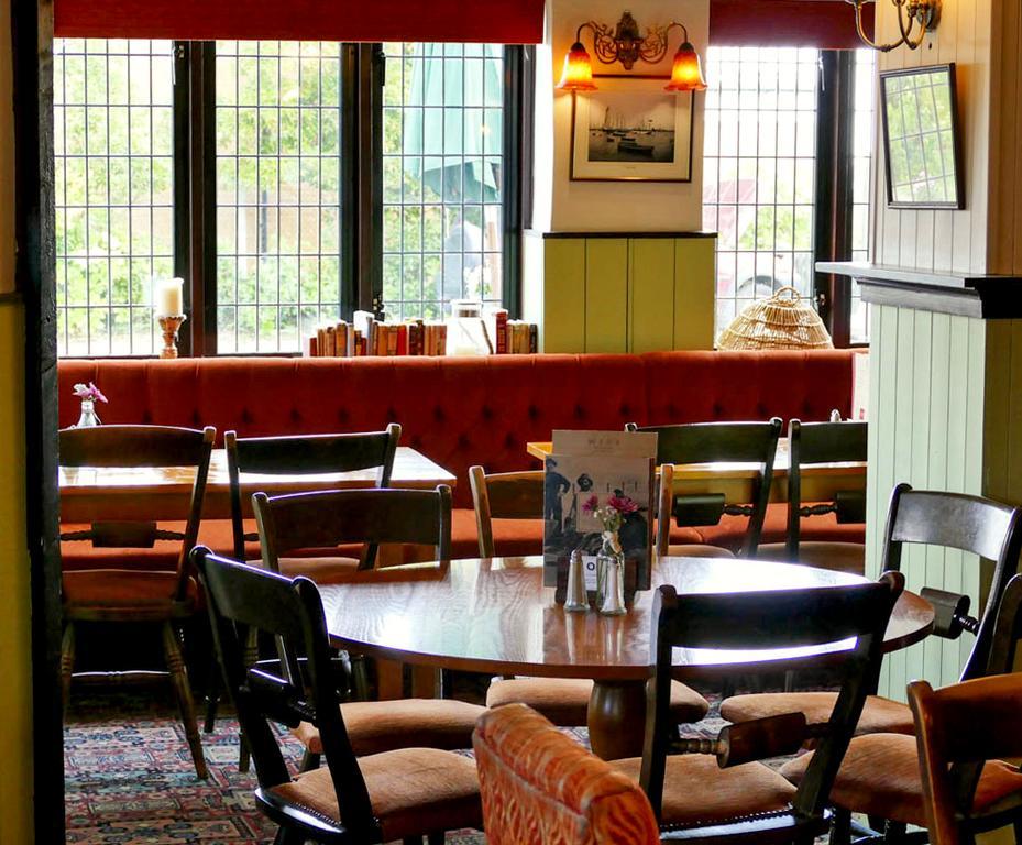The Crab And Lobster Inn Бембридж Экстерьер фото